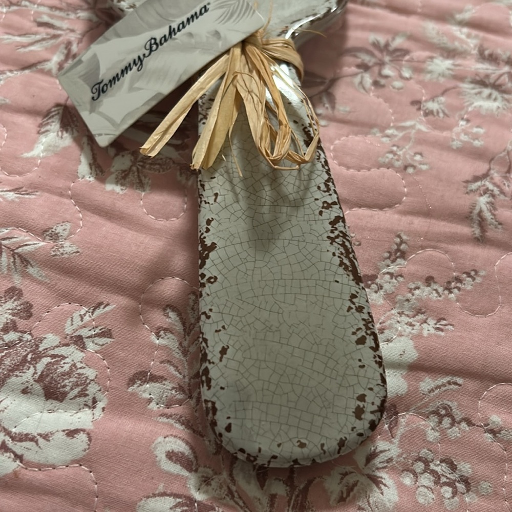 Tommy Bahama Cream Crackle Ceramic Salad Servers - Set of 2 - Picture 3 of 4